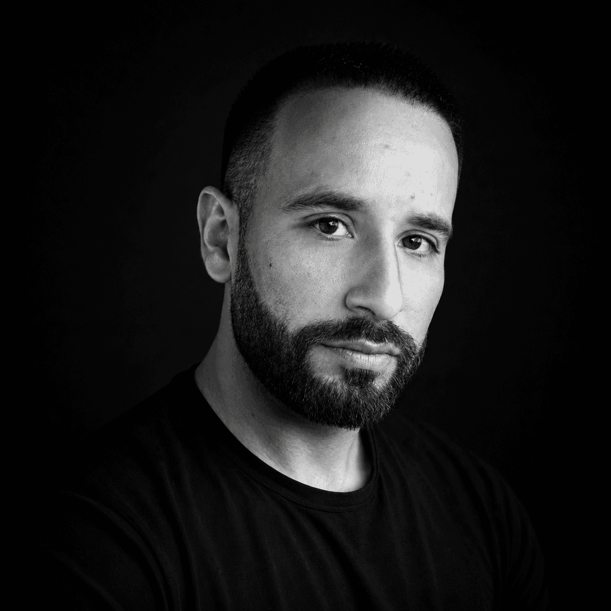 Retrato de Arturo Eguiarte en blanco y negro